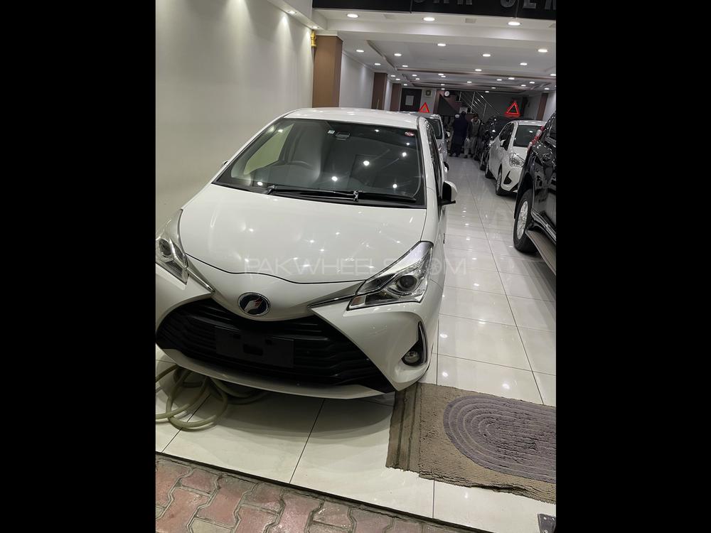Toyota Vitz 2017 for Sale in Peshawar Image-1