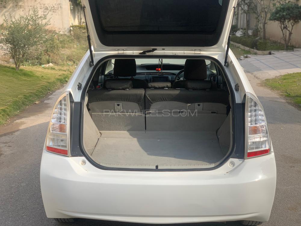 Toyota Prius 2010 for Sale in Peshawar Toyota Prius 2010 for Sale in Peshawar Image-5