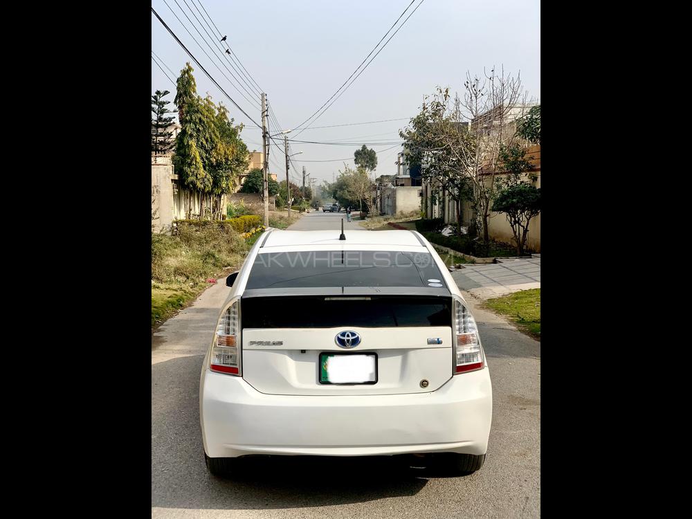 Toyota Prius 2010 for Sale in Peshawar Toyota Prius 2010 for Sale in Peshawar Image-4