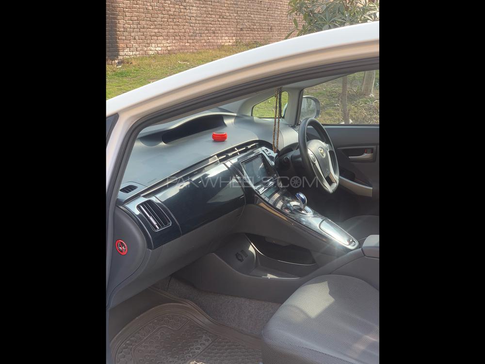Toyota Prius 2010 for Sale in Peshawar Toyota Prius 2010 for Sale in Peshawar Image-11
