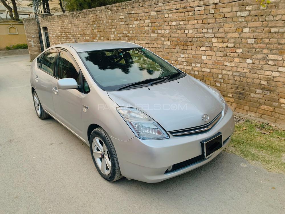 Toyota Prius 2010 for Sale in Peshawar Toyota Prius 2010 for Sale in Peshawar Image-3