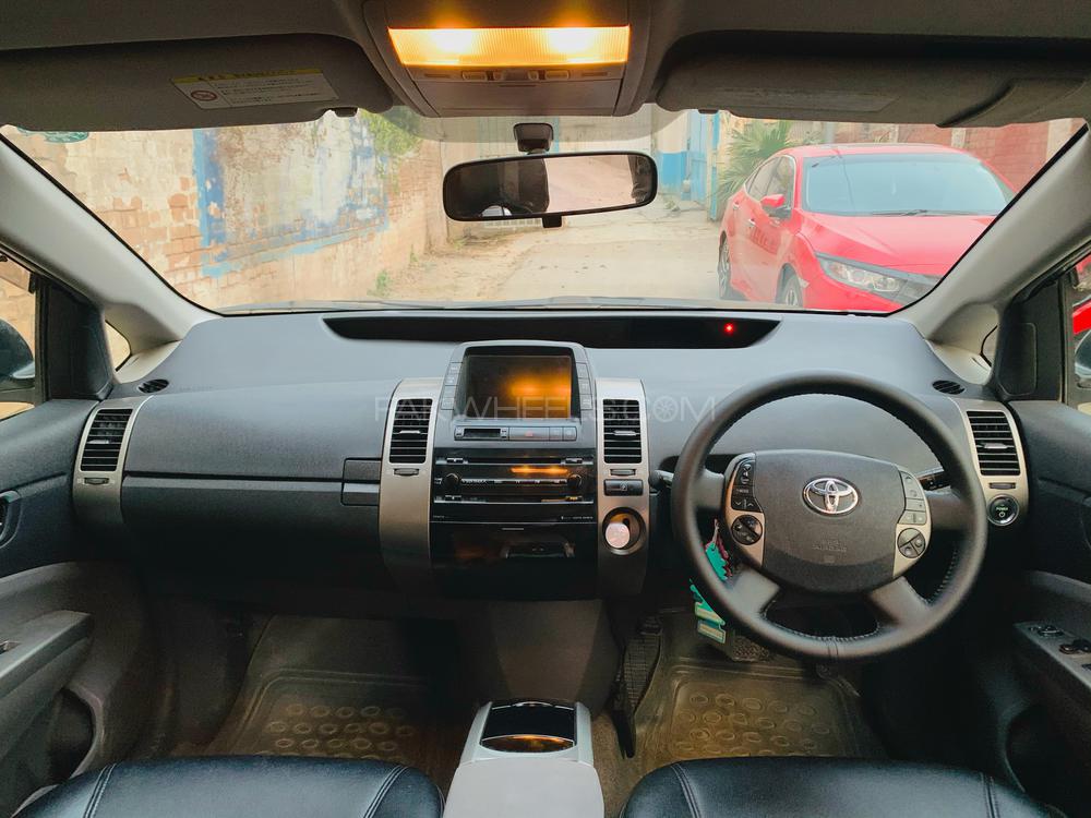 Toyota Prius 2010 for Sale in Peshawar Toyota Prius 2010 for Sale in Peshawar Image-7