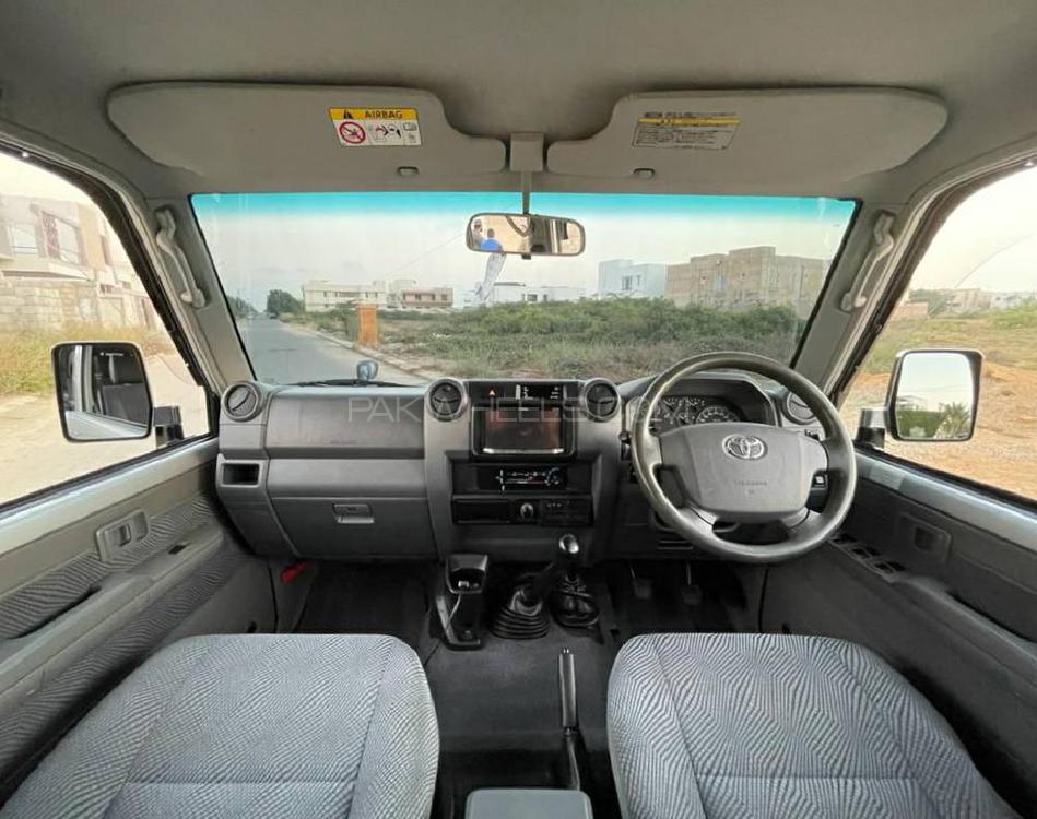 Toyota Land Cruiser 2014 for Sale in Karachi Toyota Land Cruiser 2014 for Sale in Karachi Image-12