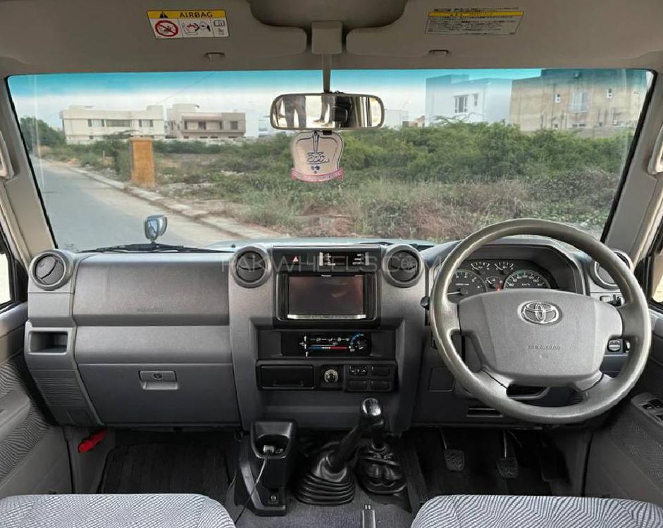 Toyota Land Cruiser 2014 for Sale in Karachi Toyota Land Cruiser 2014 for Sale in Karachi Image-11