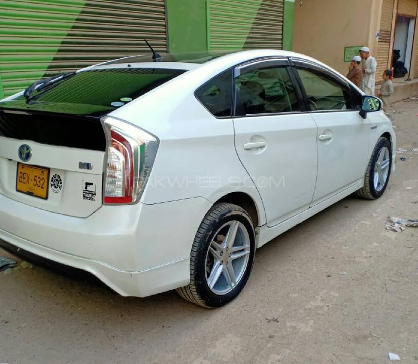 Toyota prius alpha 2012