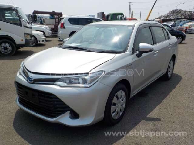 Toyota Corolla Axio 2017 for Sale in Lahore Image-1