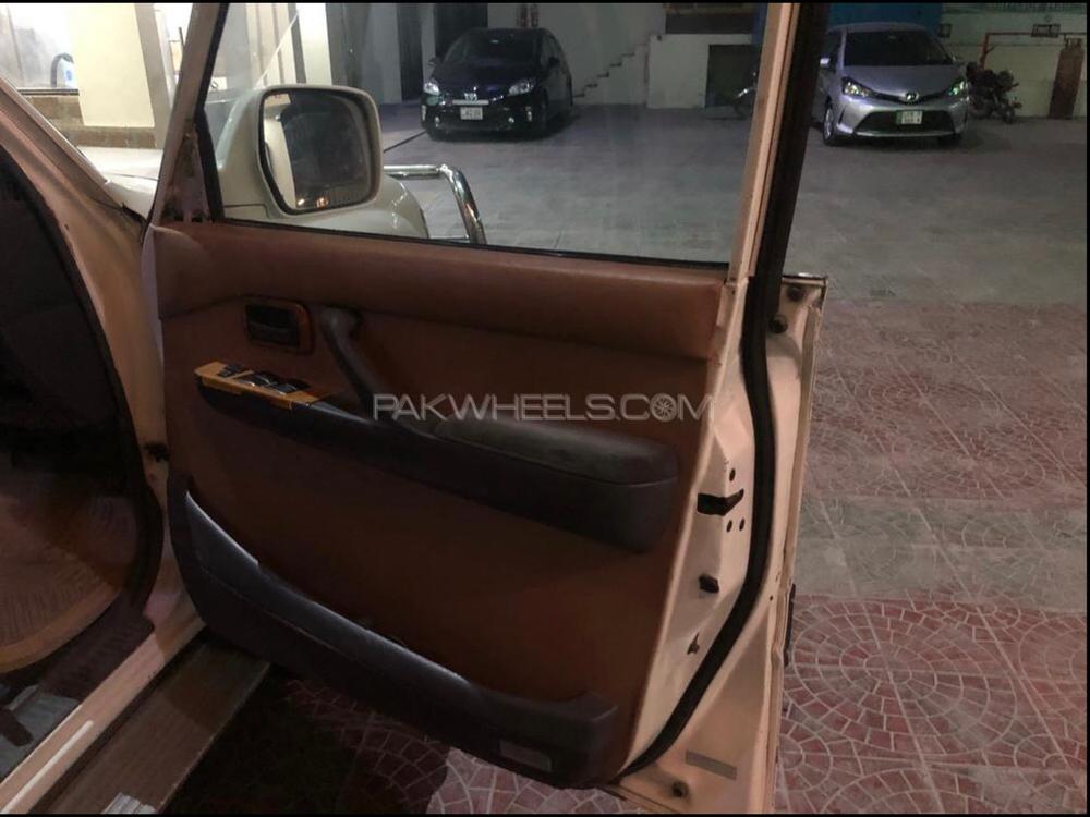 Toyota Land Cruiser 1992 for Sale in Lahore Toyota Land Cruiser 1992 for Sale in Lahore Image-7