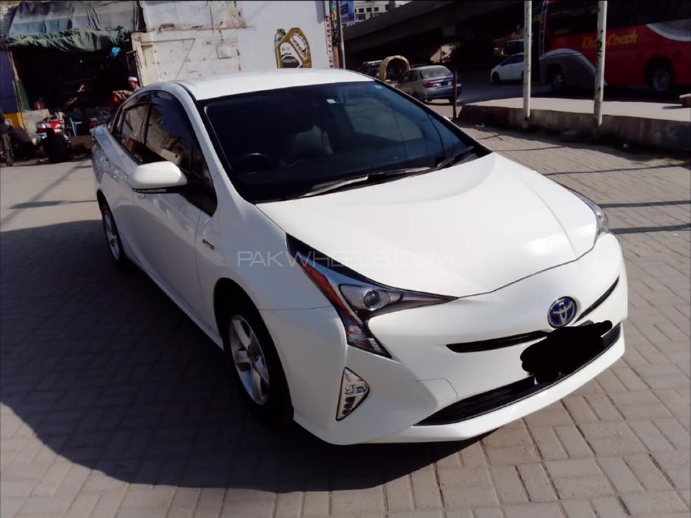 Toyota Prius 2017 for Sale in Peshawar Image-1
