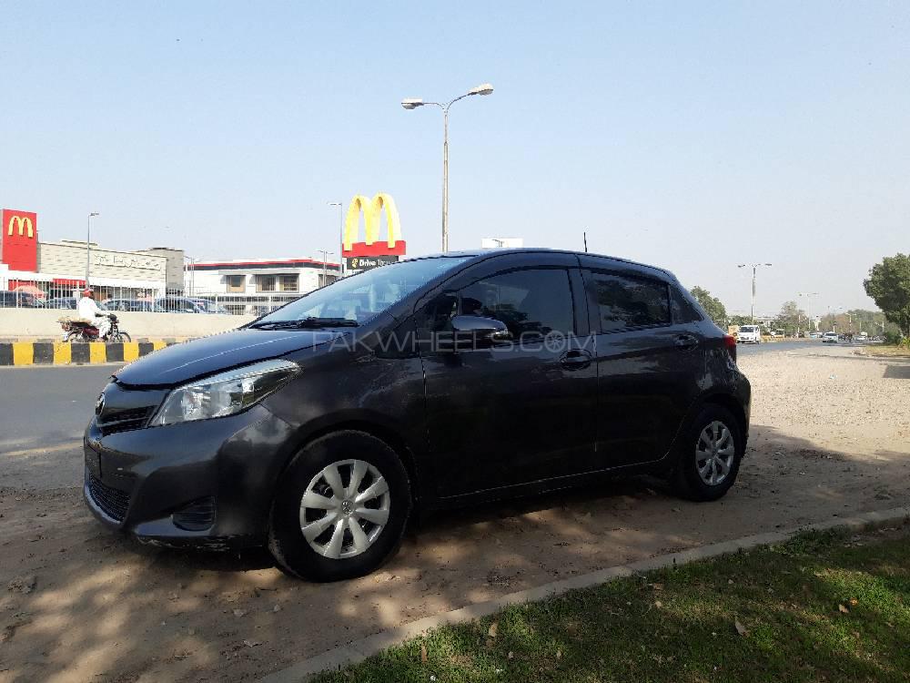 Toyota Vitz 2012 for Sale in Multan Image-1