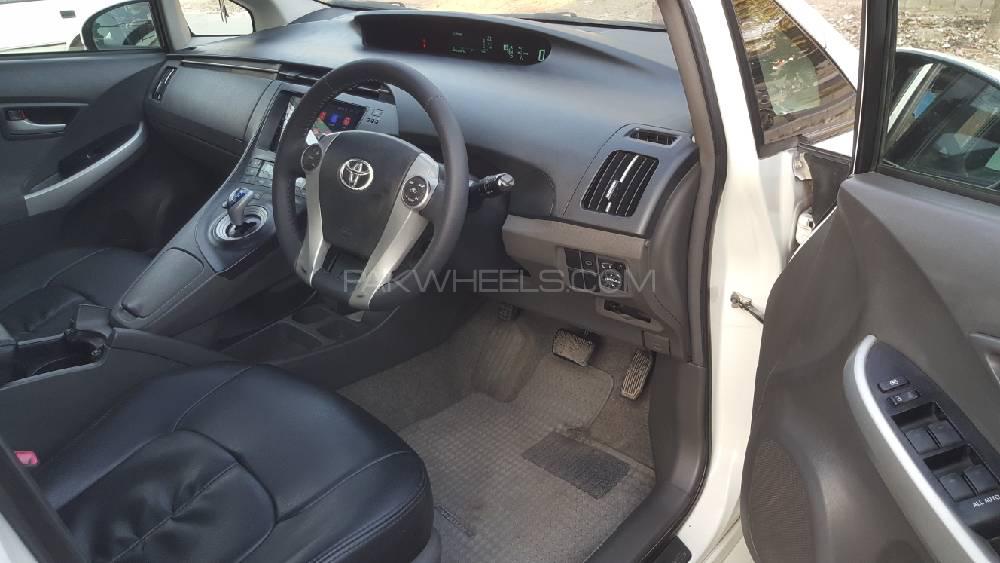 Toyota Prius 2011 for Sale in Lahore Toyota Prius 2011 for Sale in Lahore Image-10