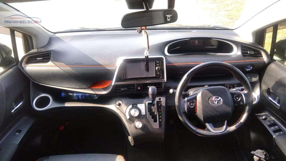 Toyota Sienta 2017 for Sale in Lahore Toyota Sienta 2017 for Sale in Lahore Image-9