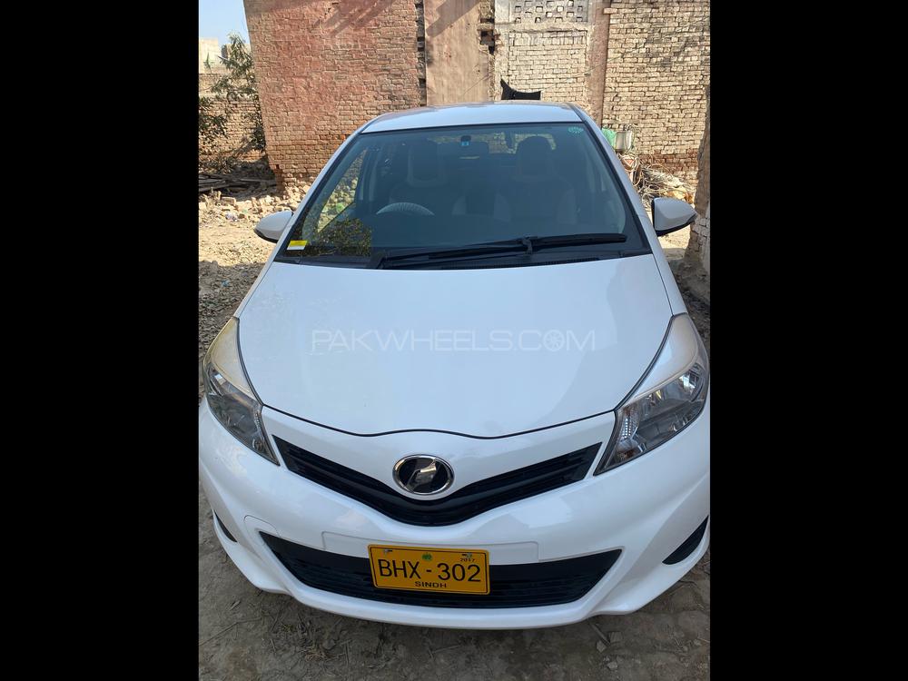Toyota Vitz 2014 for Sale in Dera ismail khan Image-1