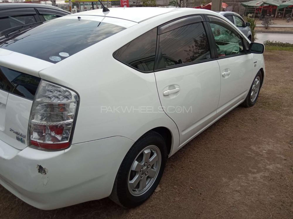 Toyota Prius 2010 for Sale in Rawalpindi Toyota Prius 2010 for Sale in Rawalpindi Image-3