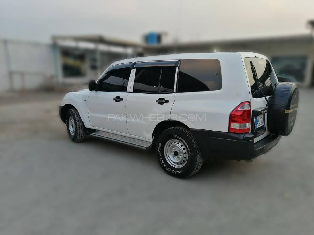 مٹسوبیشی پجیرو 2005 for Sale in پشاور مٹسوبیشی پجیرو 2005 for Sale in پشاور Image-3