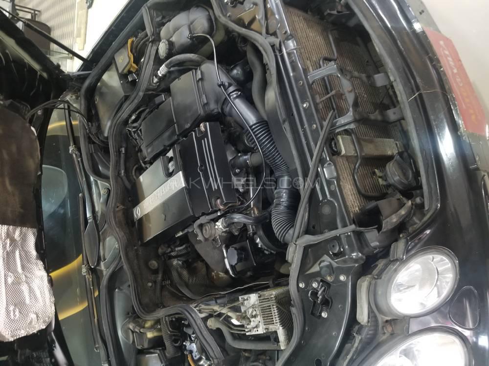 Mercedes Benz E Class 2004 for Sale in Peshawar Mercedes Benz E Class 2004 for Sale in Peshawar Image-8