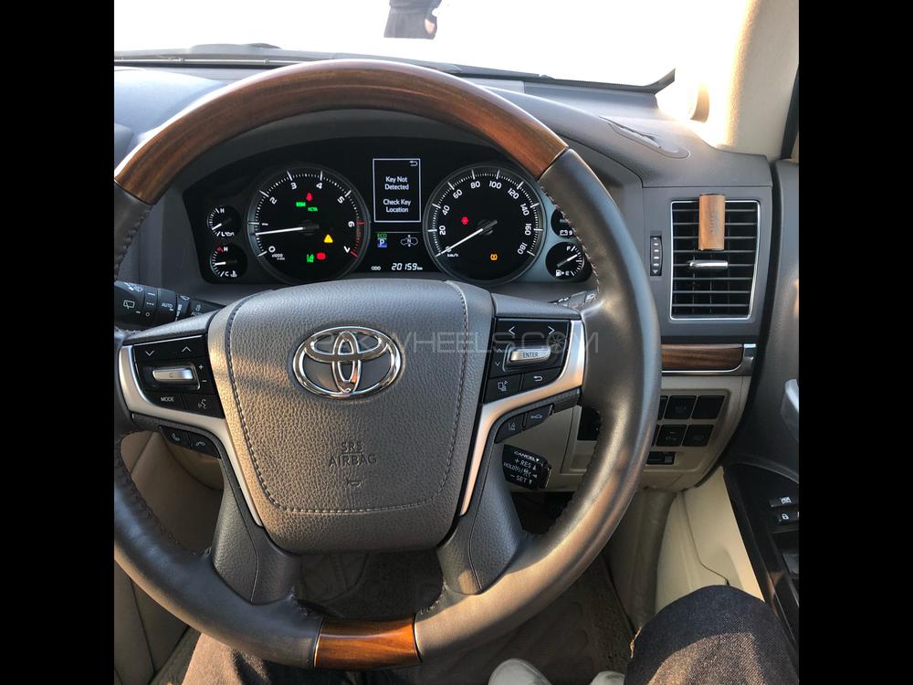 Toyota Land Cruiser 2017 for Sale in Sialkot Image-1