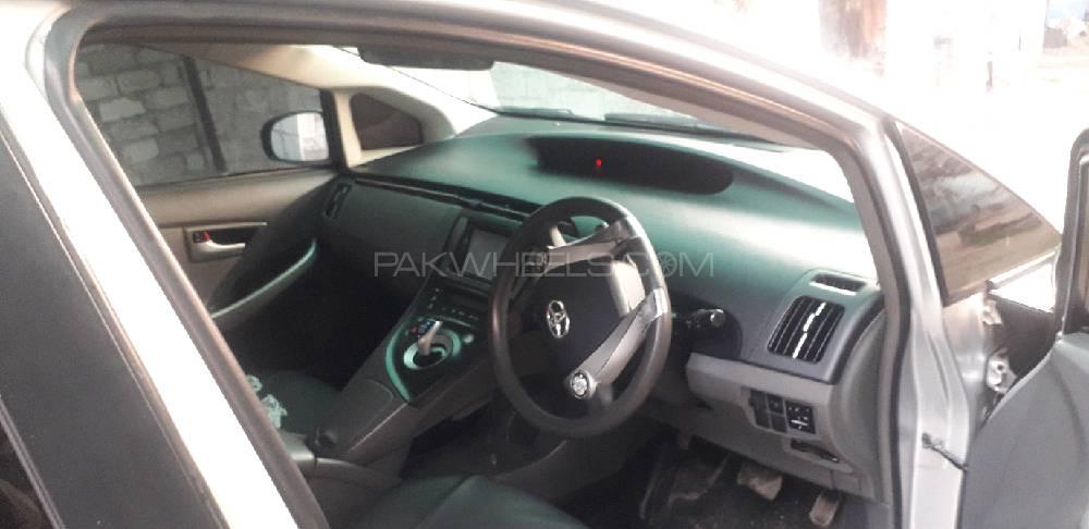 Toyota Prius 2010 for Sale in Peshawar Toyota Prius 2010 for Sale in Peshawar Image-4