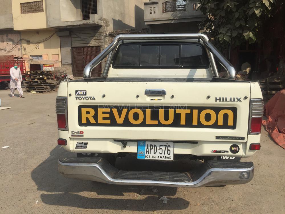Toyota Hilux 2002 for Sale in Sialkot Toyota Hilux 2002 for Sale in Sialkot Image-2