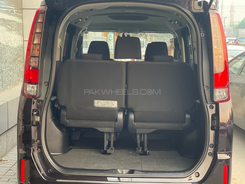 Toyota Noah 2015 for Sale in Lahore Toyota Noah 2015 for Sale in Lahore Image-9