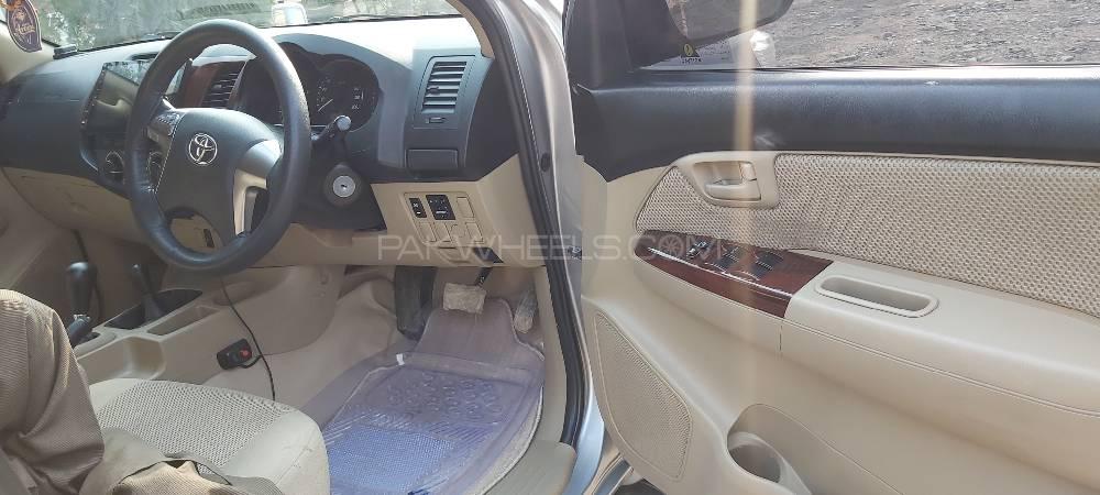 Toyota Hilux 2014 for Sale in Peshawar Toyota Hilux 2014 for Sale in Peshawar Image-9