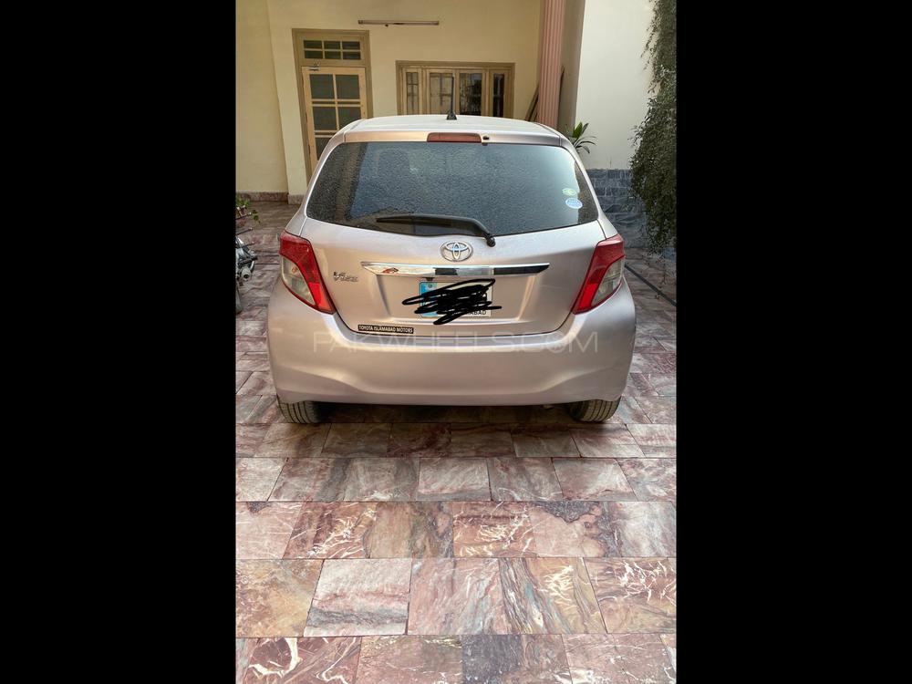 Toyota Vitz 2011 for Sale in Nowshera Image-1