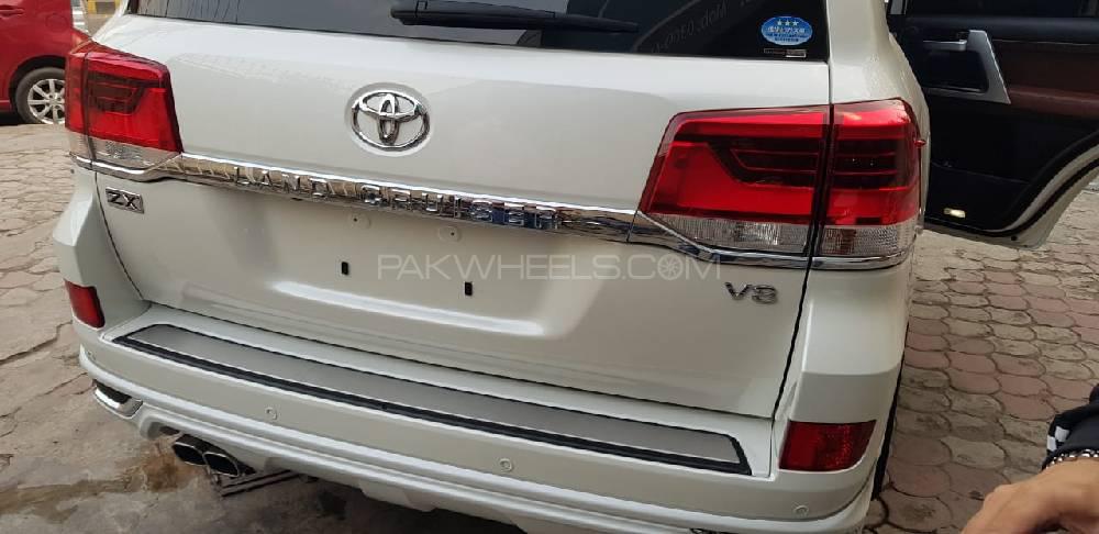 Toyota Land Cruiser 2017 for Sale in Lahore Toyota Land Cruiser 2017 for Sale in Lahore Image-6