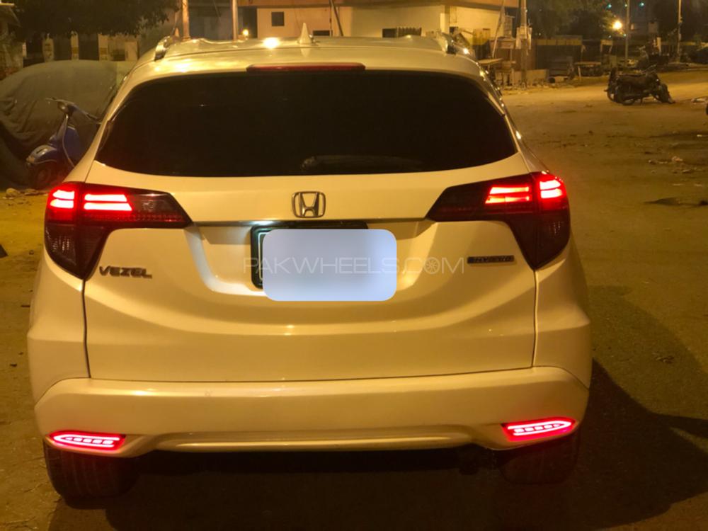 Honda Vezel 2014 for Sale in Karachi Image-1