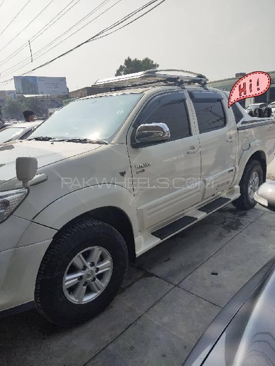 Toyota Hilux 2014 for Sale in Peshawar Toyota Hilux 2014 for Sale in Peshawar Image-6
