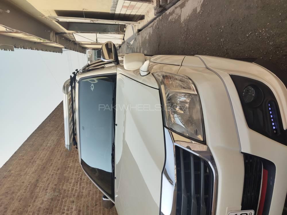 Toyota Hilux 2014 for Sale in Peshawar Toyota Hilux 2014 for Sale in Peshawar Image-9
