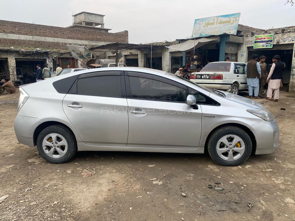 Toyota Prius 2012 for Sale in Mardan Toyota Prius 2012 for Sale in Mardan Image-3