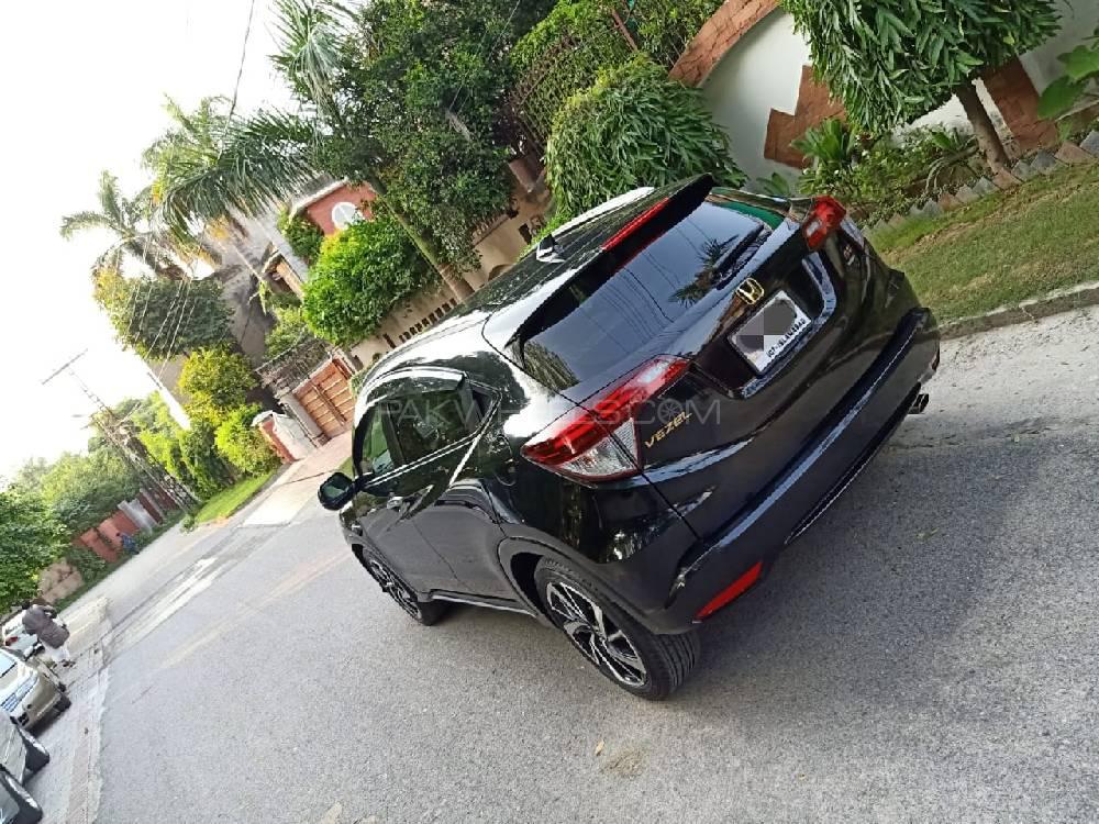 Honda Vezel 2017 for Sale in Lahore Honda Vezel 2017 for Sale in Lahore Image-4