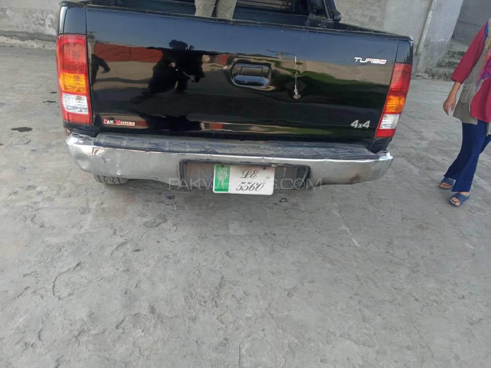 Toyota Hilux 2011 for Sale in Sambrial Image-1