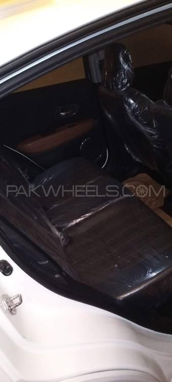 Honda Vezel 2015 for Sale in Lahore Honda Vezel 2015 for Sale in Lahore Image-13