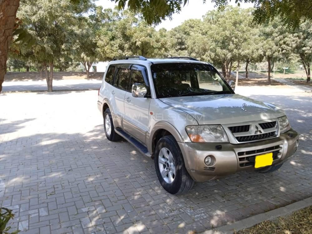 Mitsubishi Pajero 2005 for Sale in Rahim Yar Khan Mitsubishi Pajero 2005 for Sale in Rahim Yar Khan Image-5