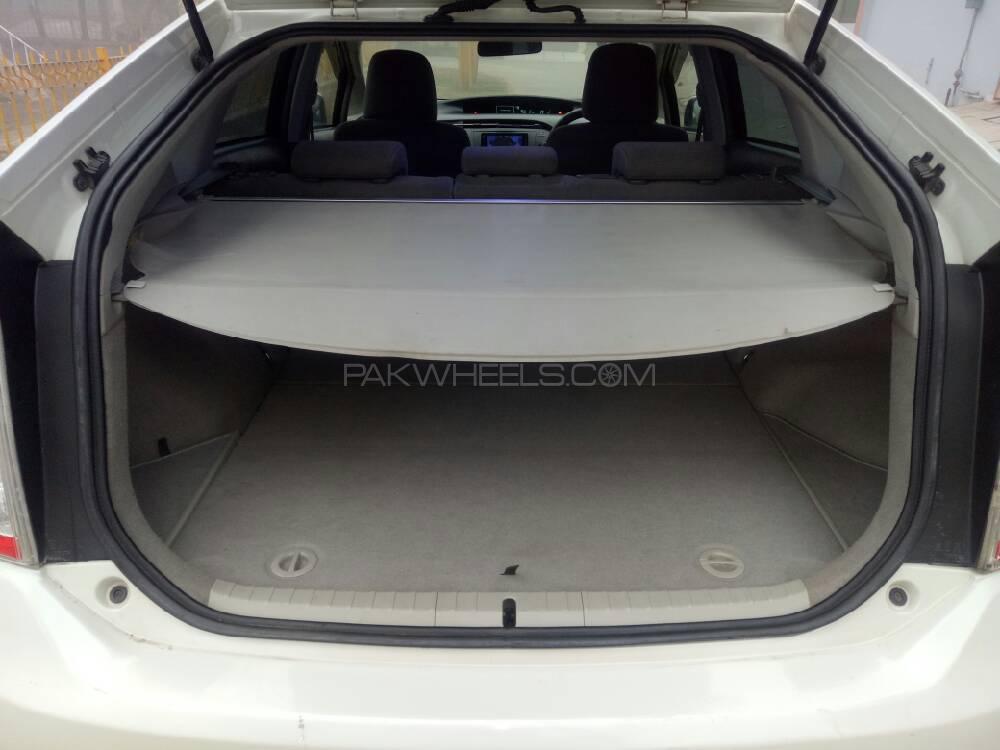 Toyota Prius 2010 for Sale in Sahiwal Toyota Prius 2010 for Sale in Sahiwal Image-10