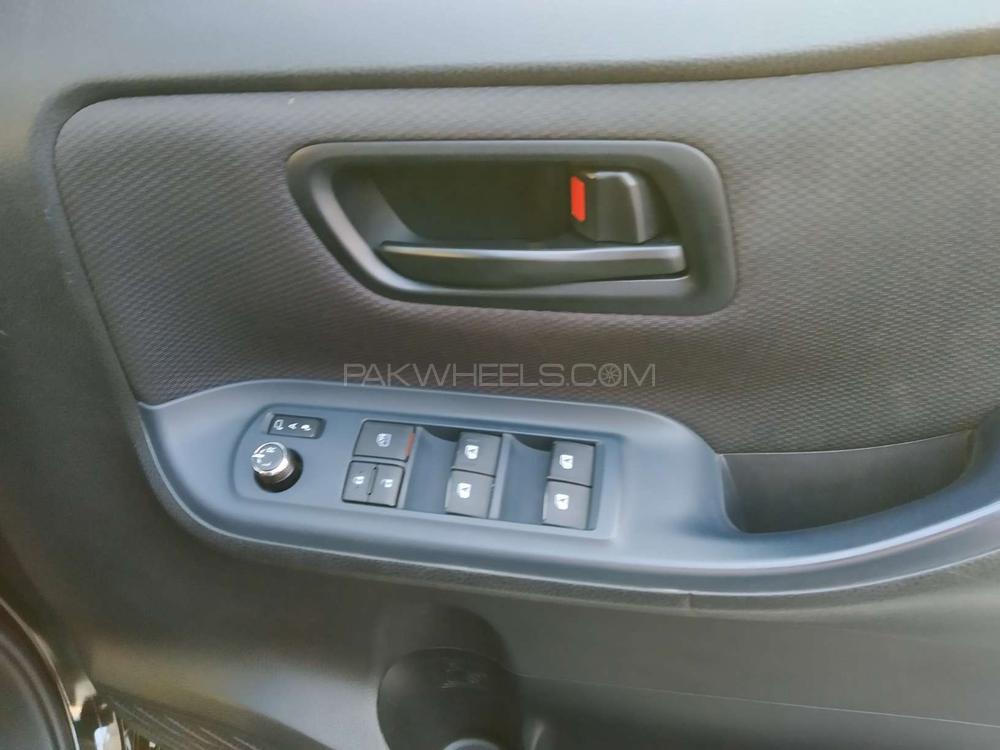 Toyota Noah 2015 for Sale in Lahore Toyota Noah 2015 for Sale in Lahore Image-5