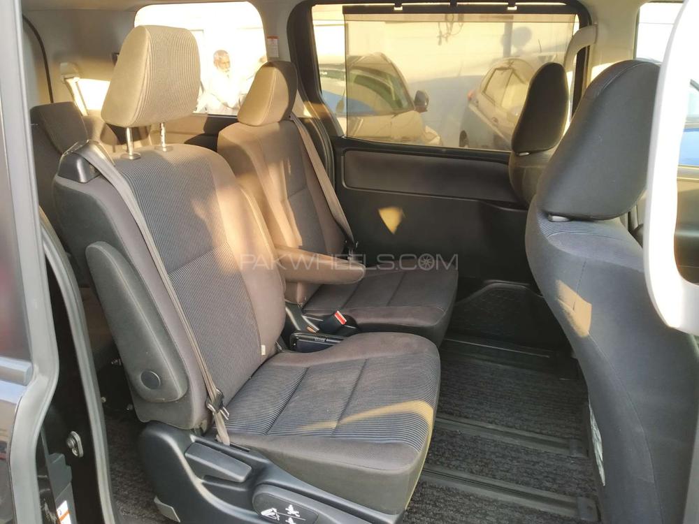 Toyota Noah 2015 for Sale in Lahore Toyota Noah 2015 for Sale in Lahore Image-10