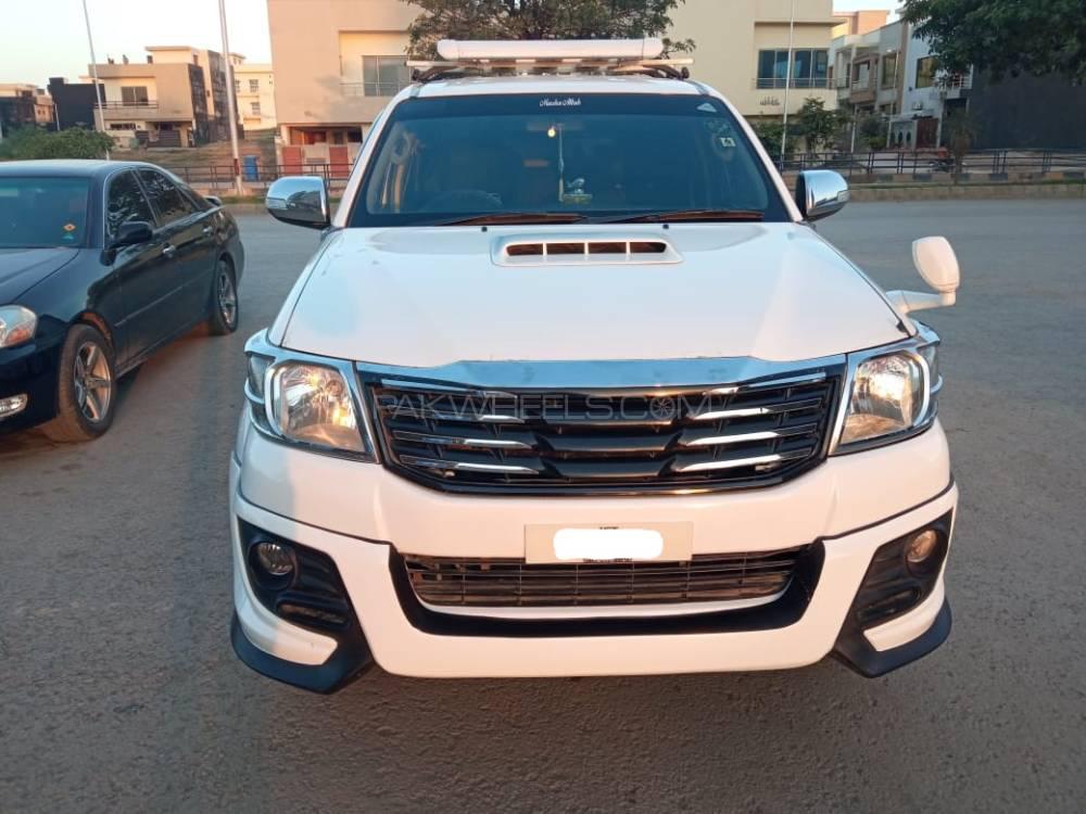 Toyota Hilux 2015 for Sale in Islamabad Image-1