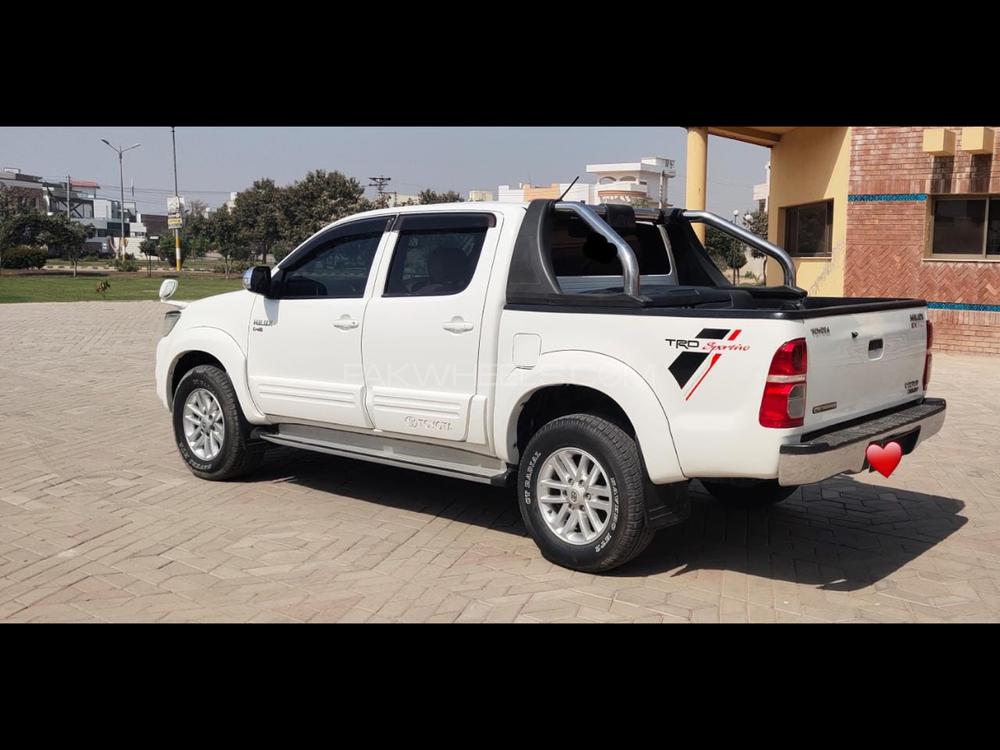 Toyota Hilux 2016 for Sale in Multan Toyota Hilux 2016 for Sale in Multan Image-11