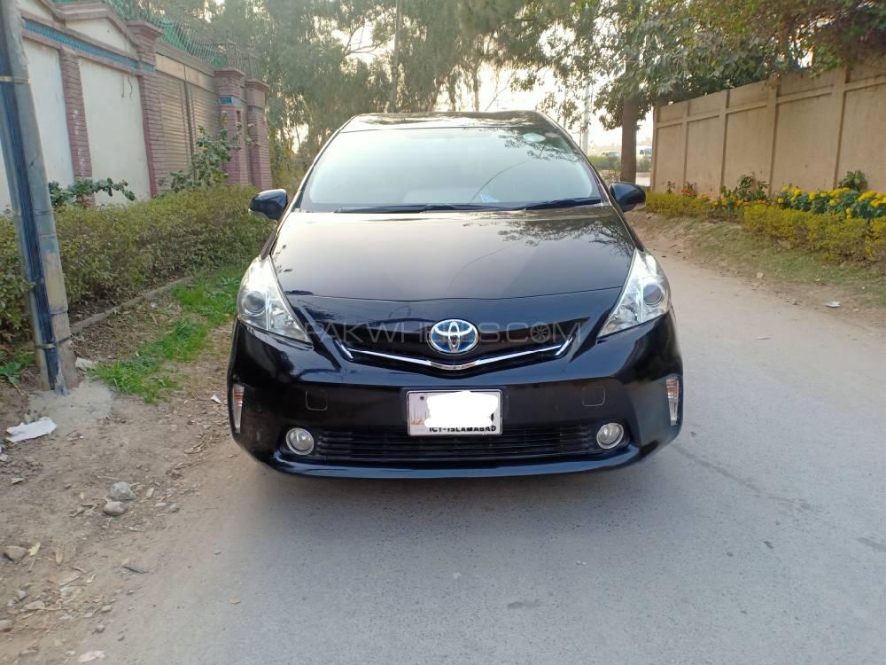 Toyota Prius Alpha 2013 for Sale in Peshawar Image-1
