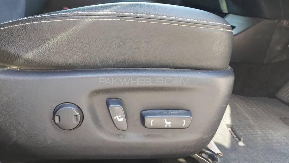 Toyota Prius 2014 for Sale in Karachi Toyota Prius 2014 for Sale in Karachi Image-8