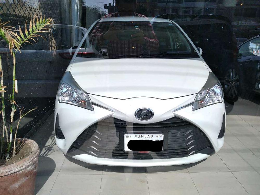 Toyota Vitz 2017 for Sale in Lahore Image-1