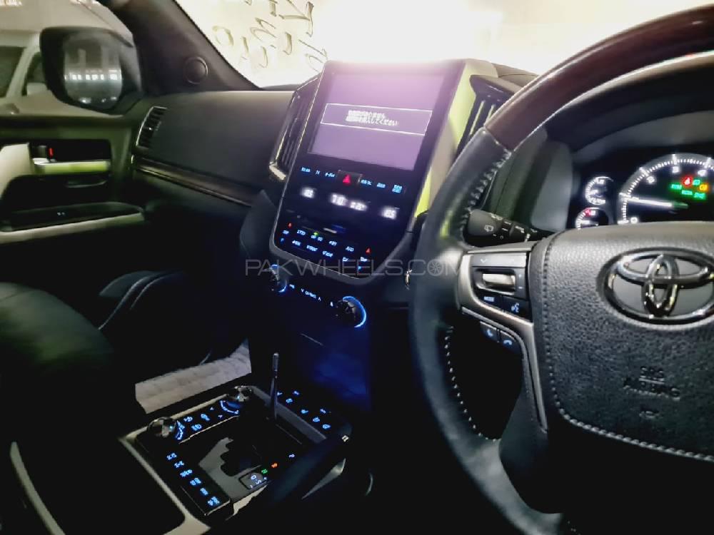 Toyota Land Cruiser 2016 for Sale in Karachi Toyota Land Cruiser 2016 for Sale in Karachi Image-10