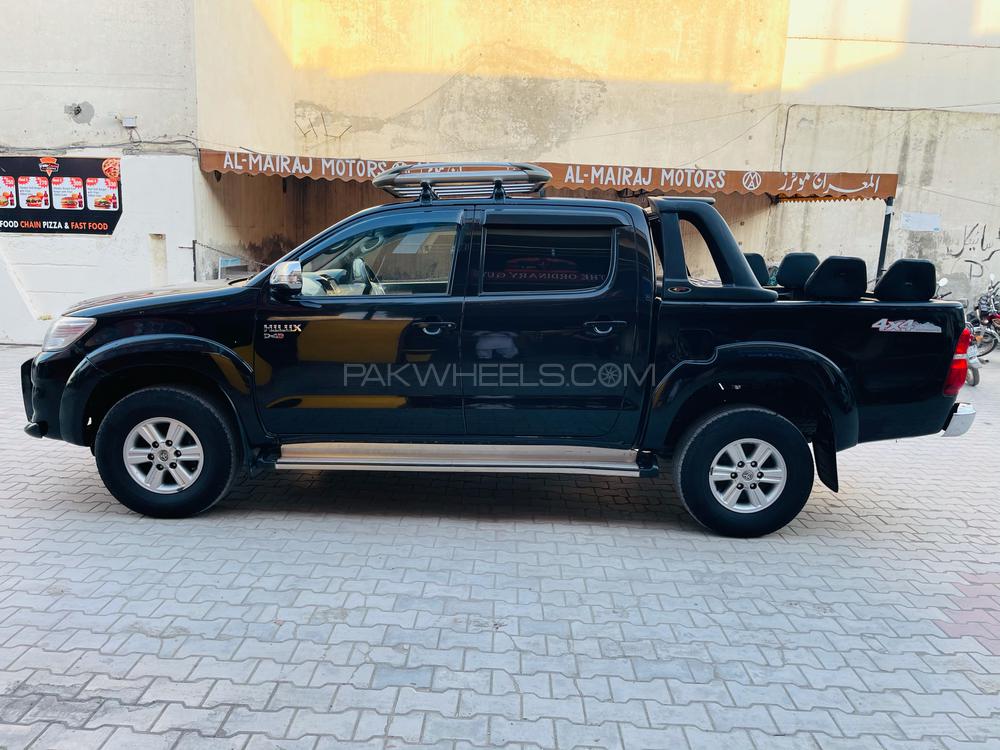 Toyota Hilux 2013 for Sale in Lahore Image-1