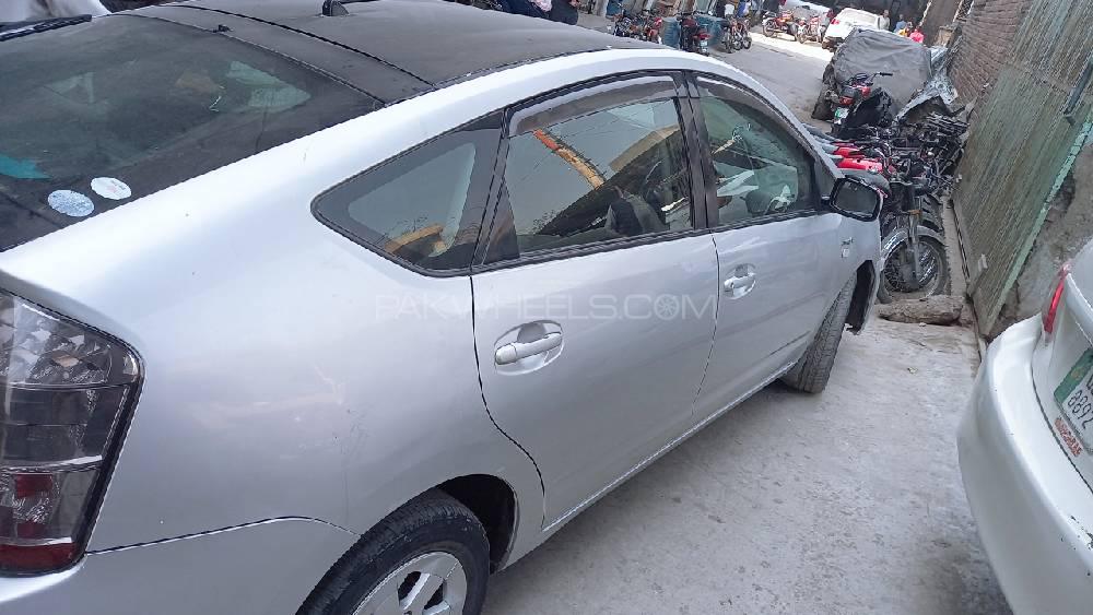 Toyota Prius 2010 for Sale in Lahore Toyota Prius 2010 for Sale in Lahore Image-6