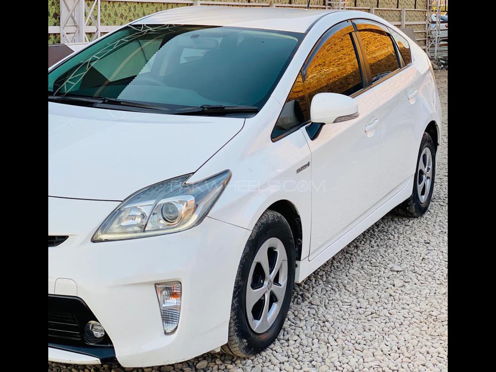 Toyota Prius 2013 for Sale in Peshawar Toyota Prius 2013 for Sale in Peshawar Image-6