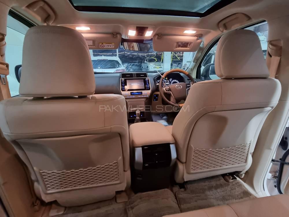 Toyota Prado 2017 for Sale in Karachi Toyota Prado 2017 for Sale in Karachi Image-10