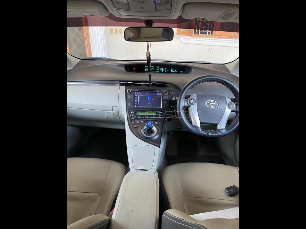 Toyota Prius 2011 for Sale in Karachi Toyota Prius 2011 for Sale in Karachi Image-6