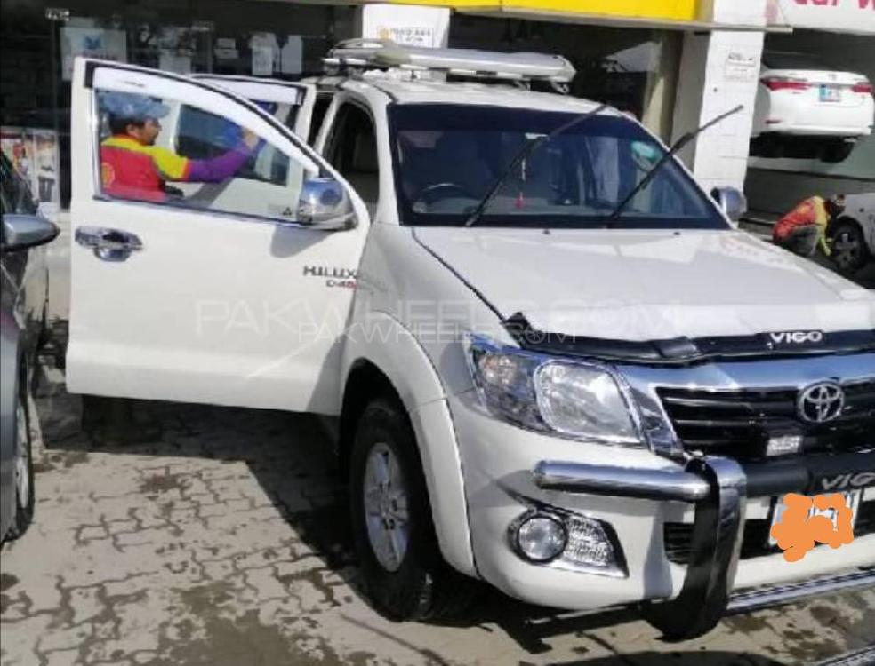 Toyota Hilux 2012 for Sale in Faisalabad Image-1