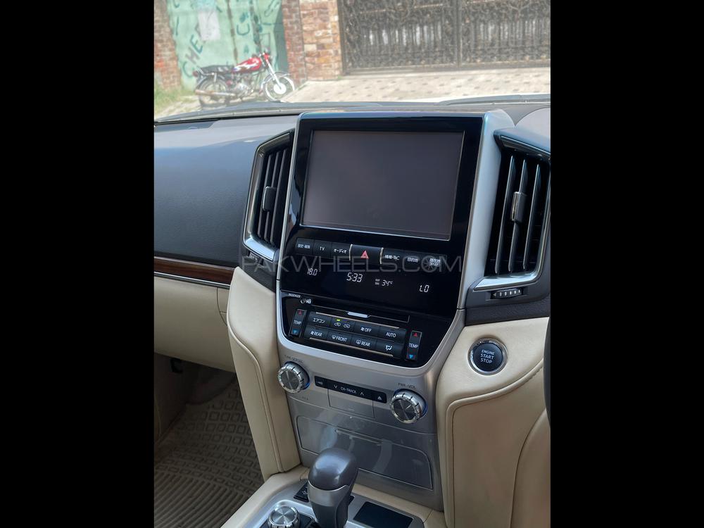 Toyota Land Cruiser 2016 for Sale in Gujranwala Toyota Land Cruiser 2016 for Sale in Gujranwala Image-10